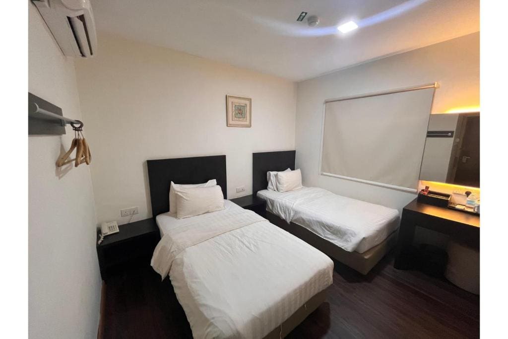 Deluxe Twin Room room - Image 3