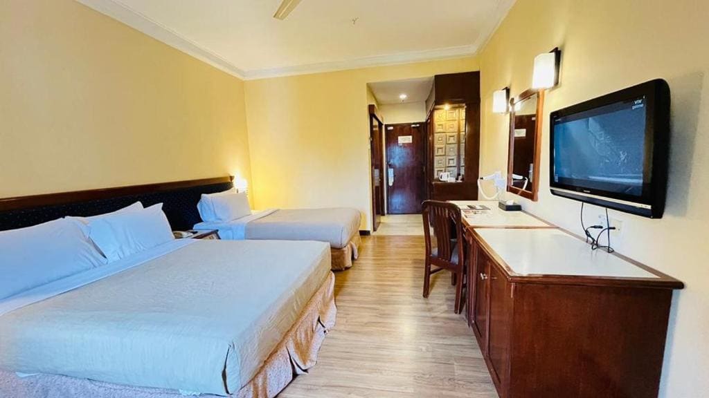Superior Triple (1 Queen 1 Single) room - Image 1