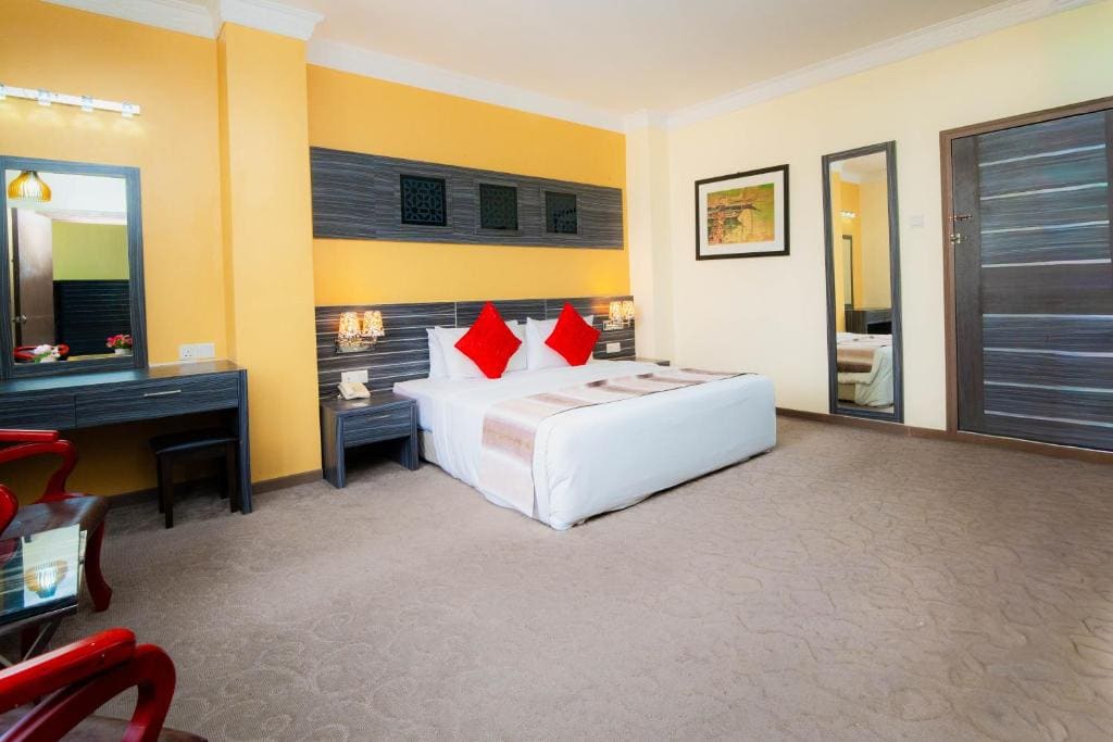 Deluxe Suite room - Image 3