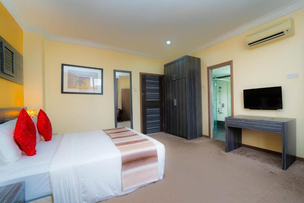 Deluxe Suite room - Image 2