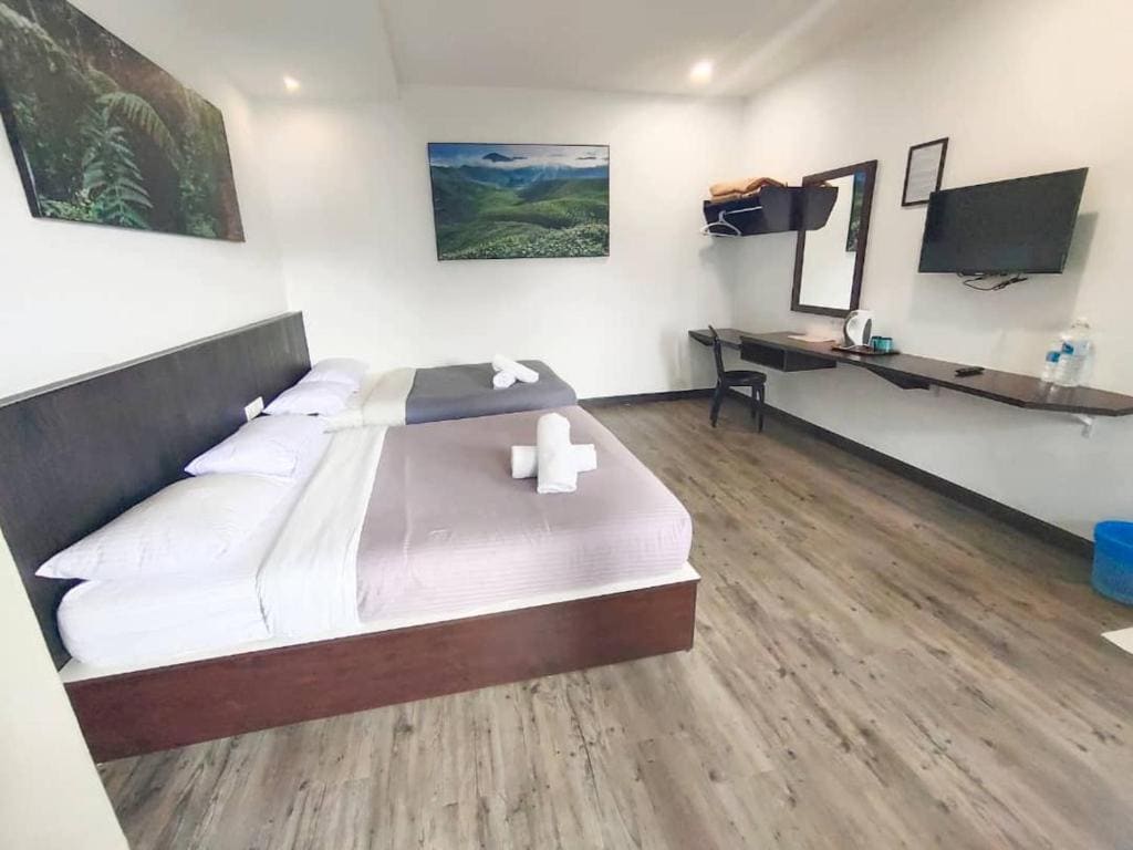Family Room room - Image 2