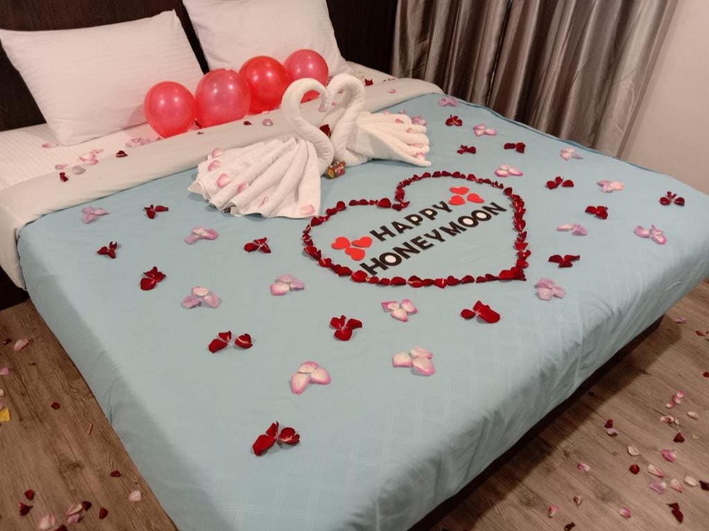 Queen Room with Balcony room - Image 3