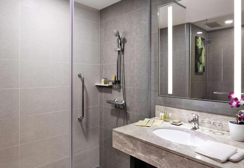 Twin Guest Room with Lake View room - Image 3
