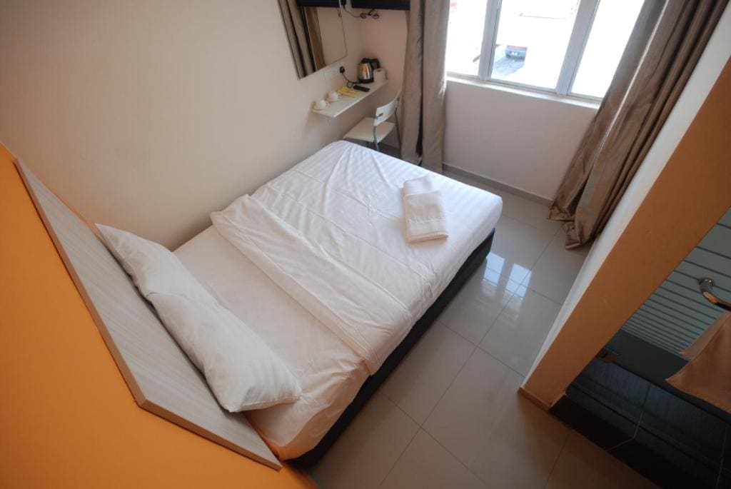 Deluxe Queen Room room - Image 2