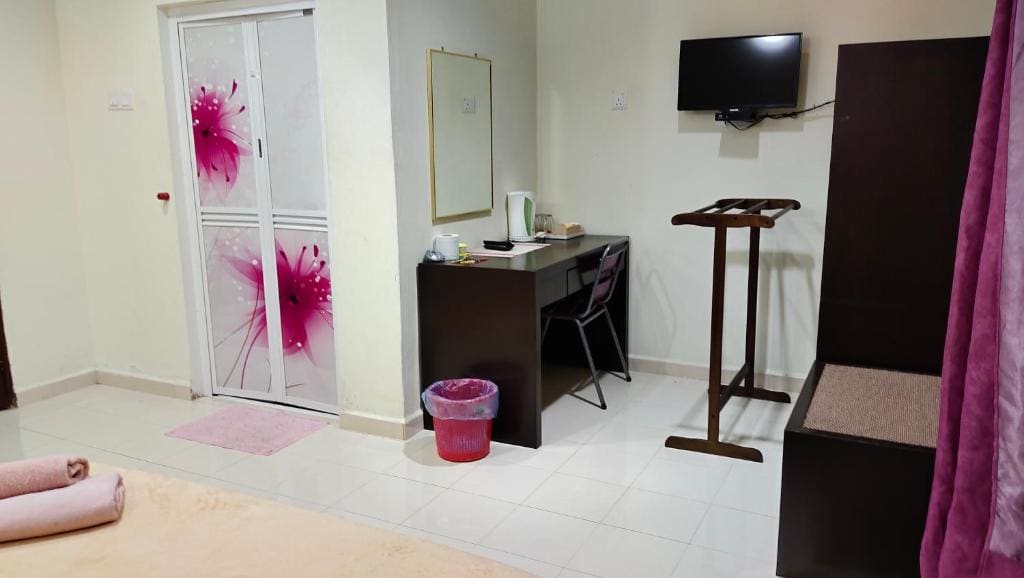 Family Room with Balcony room - Image 3