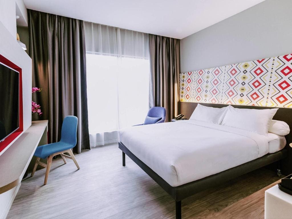 Deluxe Suite with One Double Bed room - Image 1