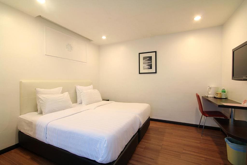 Family Room room - Image 3