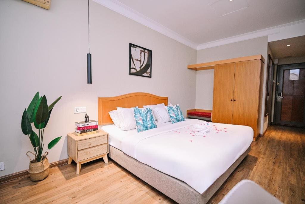 Deluxe King Room room - Image 3