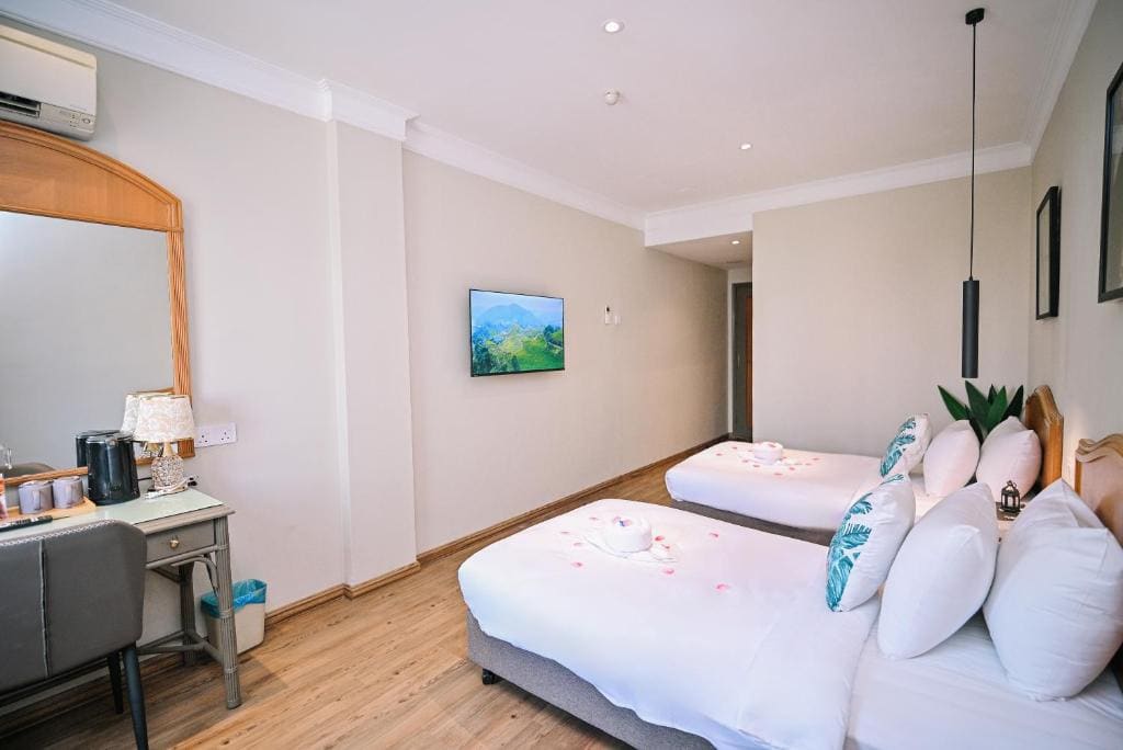 Deluxe Twin Room room - Image 2