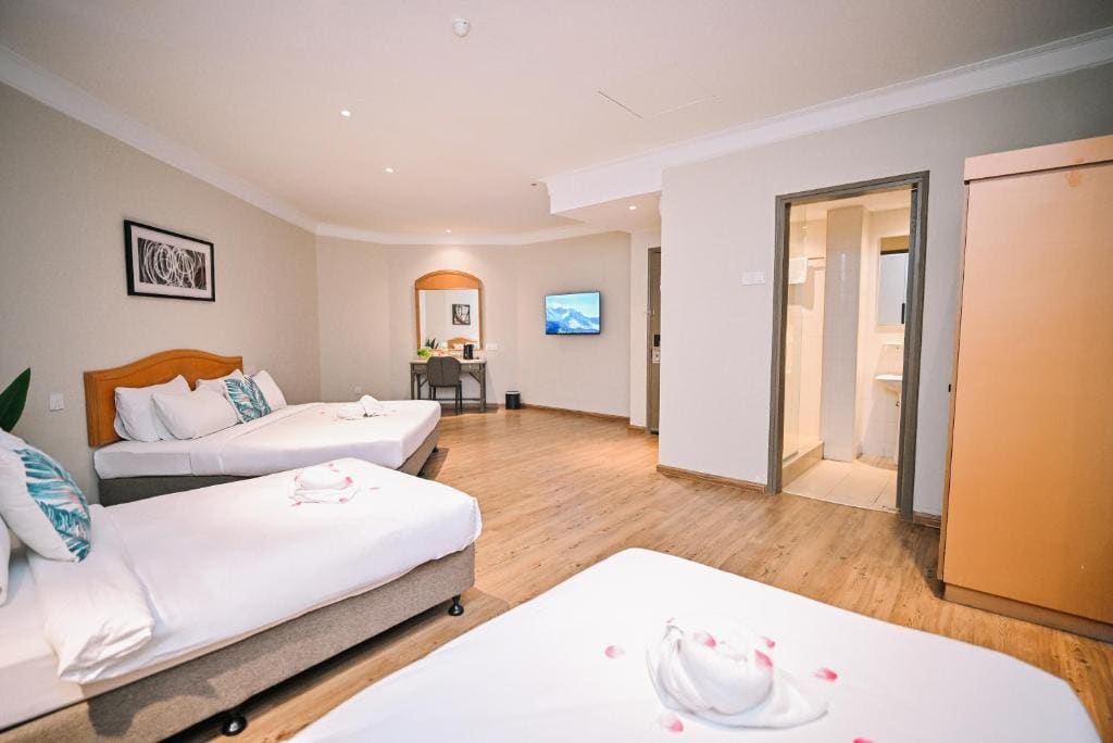 Standard Quadruple Room room - Image 1