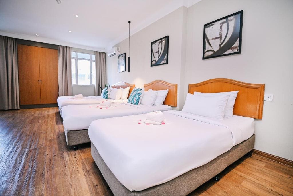 Deluxe Quadruple Room room - Image 1