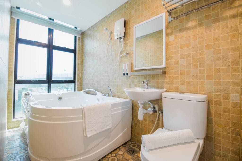 Family Room with Hot Tub room - Image 2