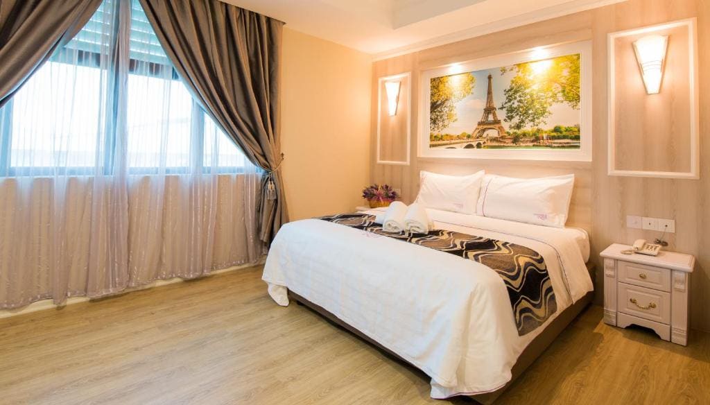 Deluxe King Room room - Image 1
