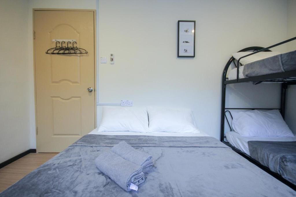 Deluxe Quadruple Room room - Image 3