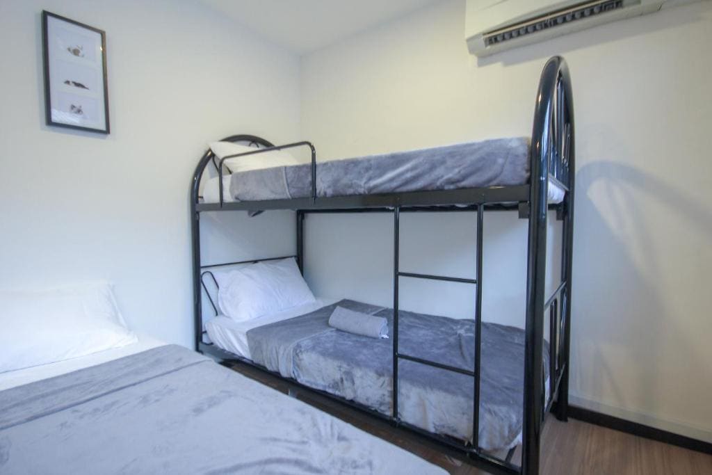 Deluxe Quadruple Room room - Image 1