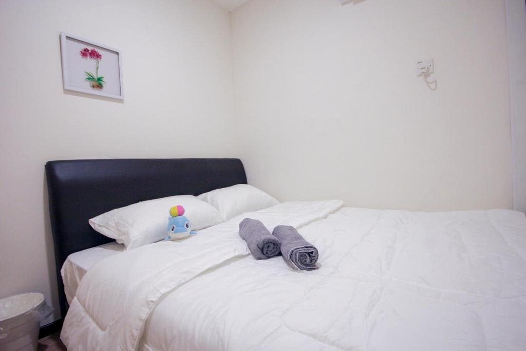 Deluxe Queen Room room - Image 3
