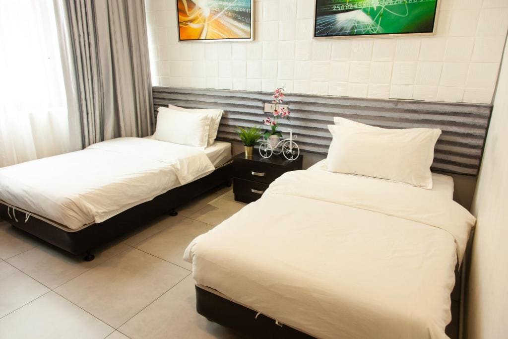 Deluxe Twin Room room - Image 2