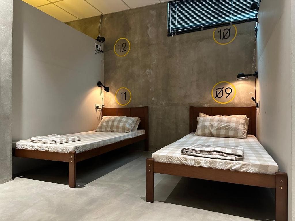 Classic Quadruple Room room - Image 2