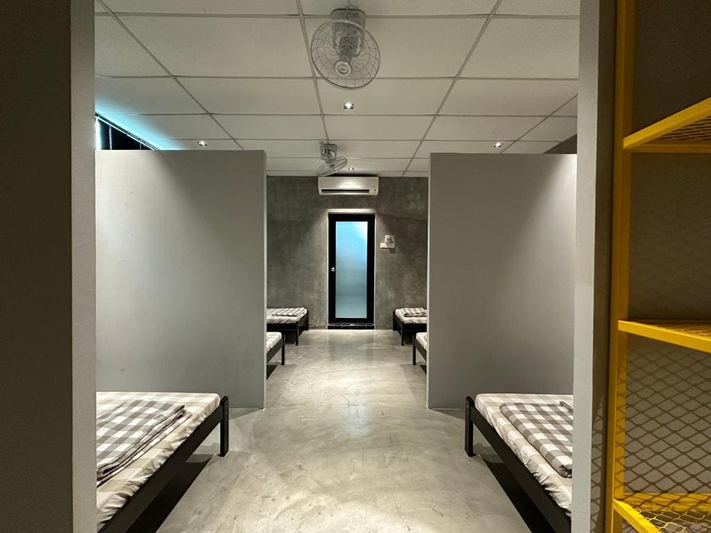 Family Room room - Image 3