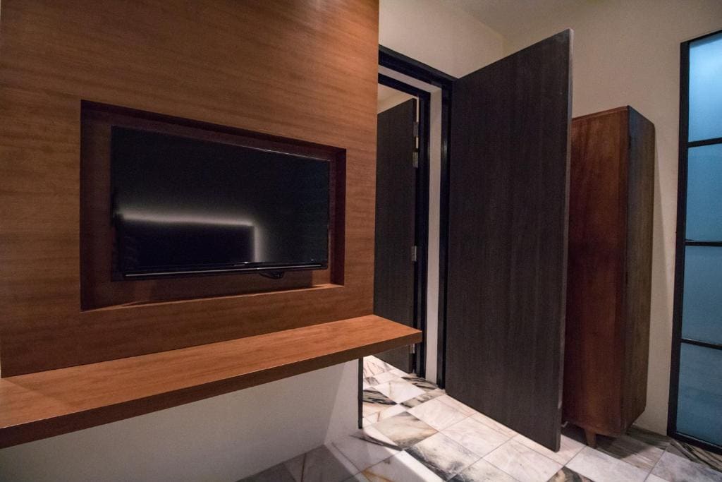 Signature Suite room - Image 3