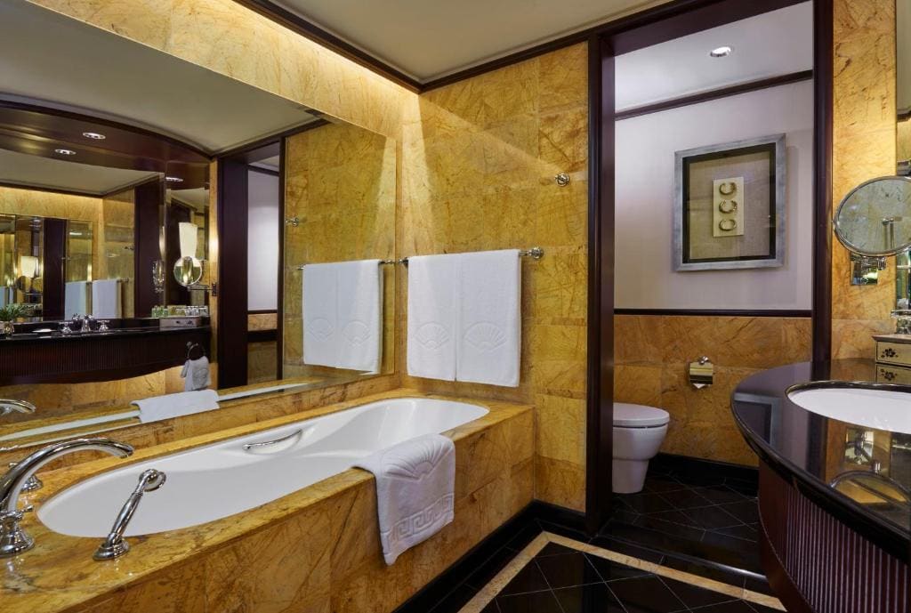Club King Room with City View room - Image 2