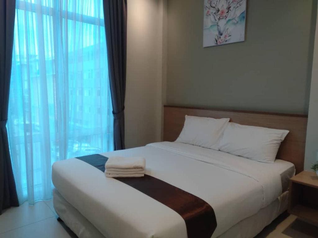 Deluxe Queen Room room - Image 2