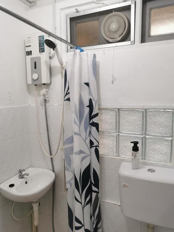 Comfort Triple Room with Shower room - Image 1