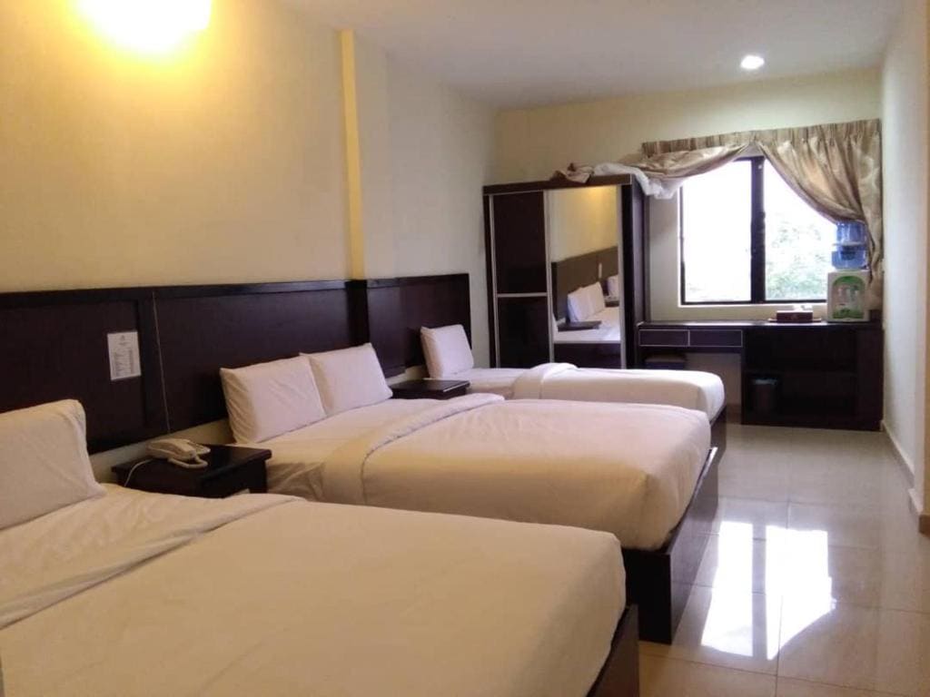 Superior Quadruple Room room - Image 1