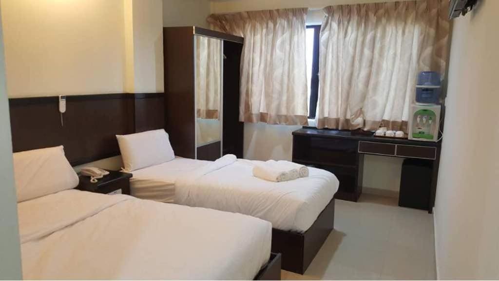 Standard Triple Room room - Image 3