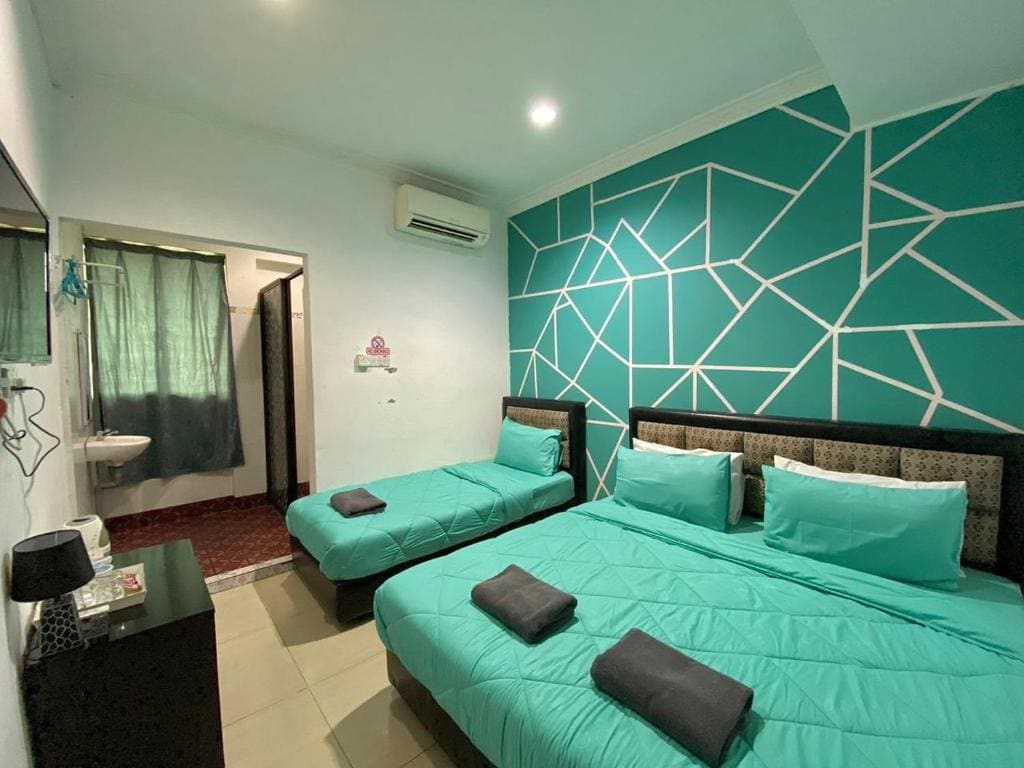 Family Room room - Image 3