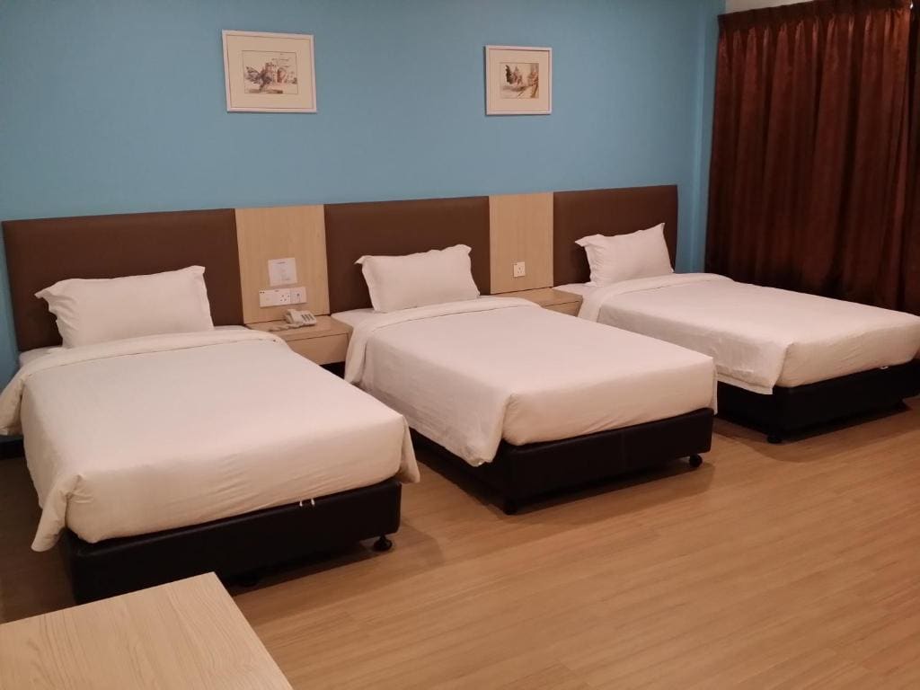 Deluxe Family Room room - Image 3