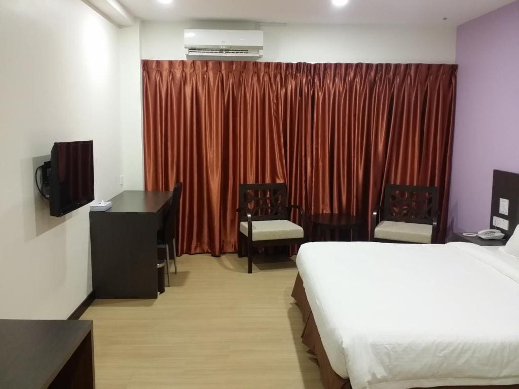 Deluxe Family Room room - Image 2