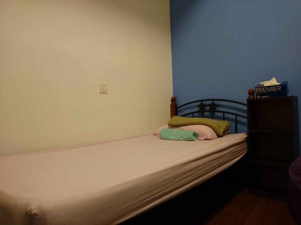 Basic Triple Room with Shared Bathroom room - Image 3
