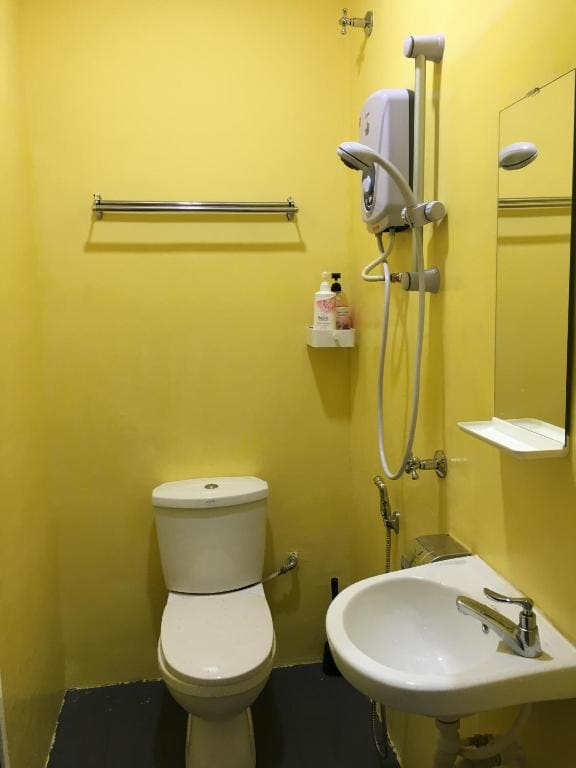 Family Room with Bathroom room - Image 3
