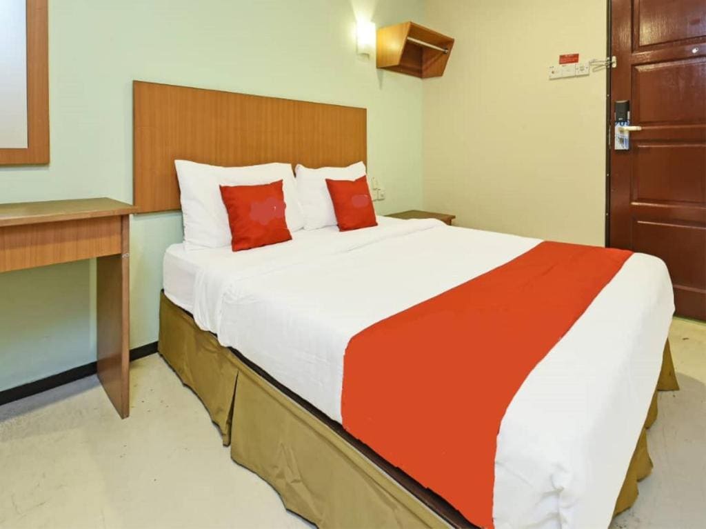 Double Room with Shared Toilet room - Image 1