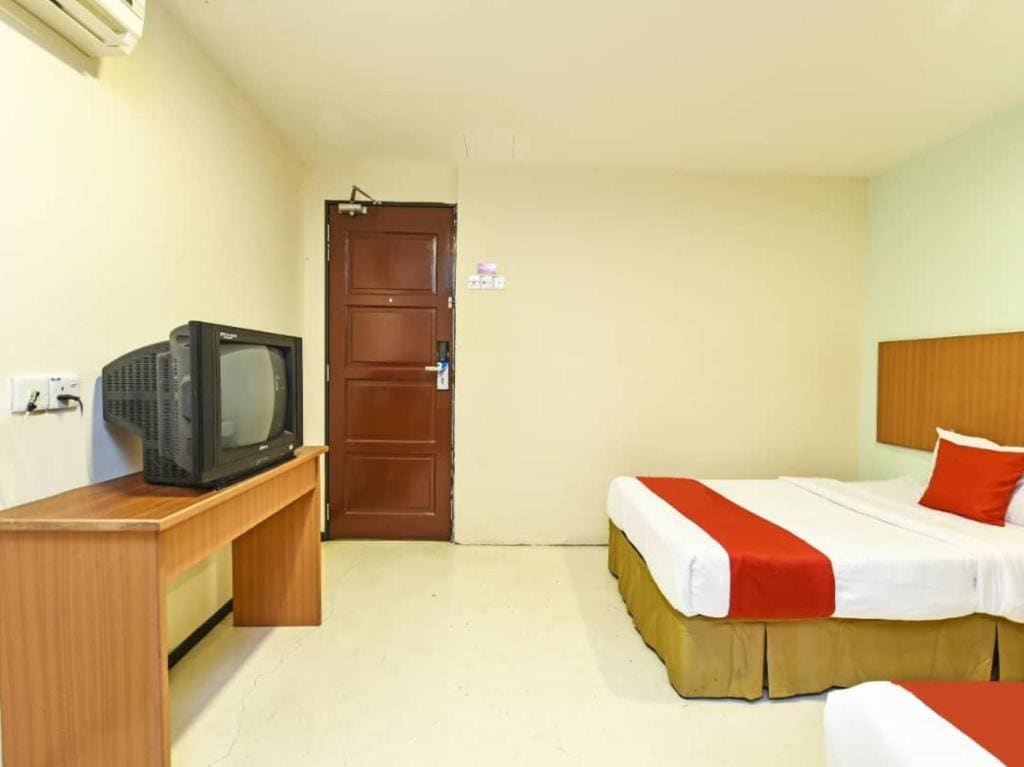 Twin Room with Shared Toilet room - Image 2