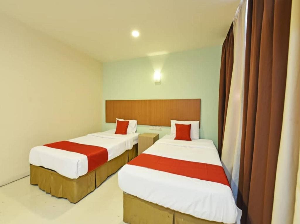 Twin Room with Shared Toilet room - Image 1