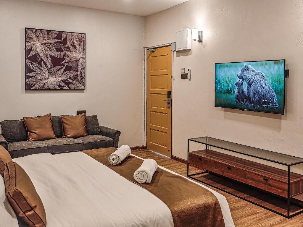 Executive Suite room - Image 1