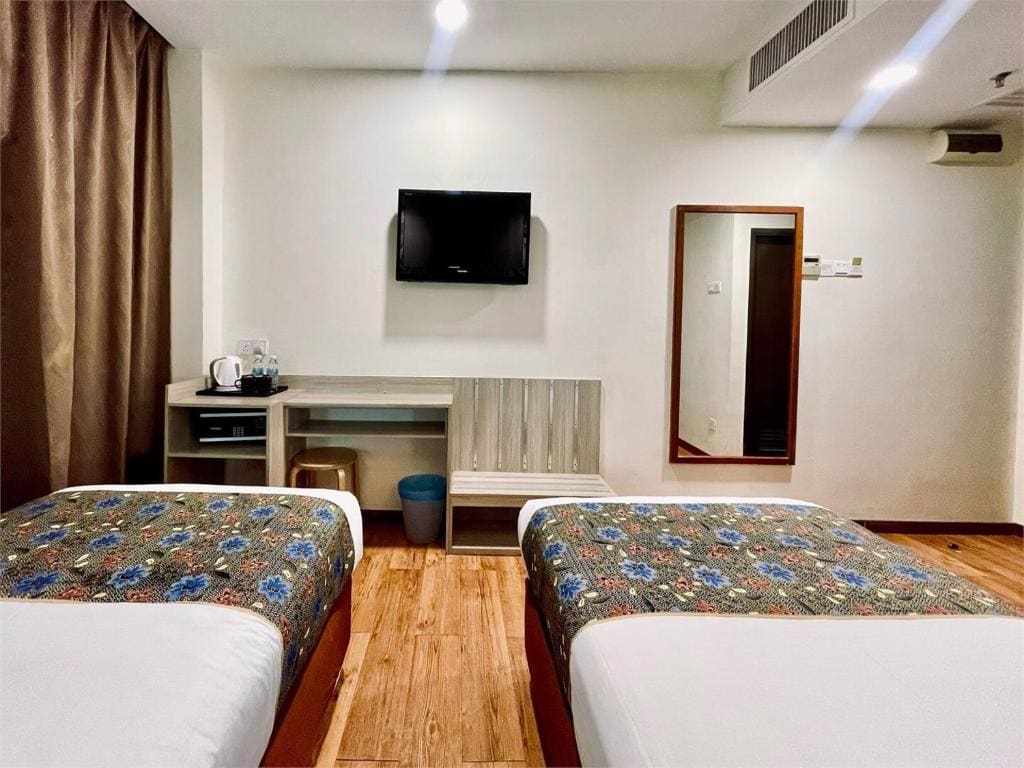 Superior Twin Room room - Image 2