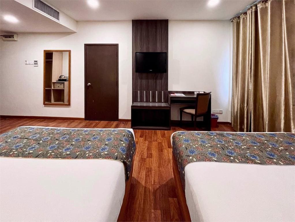 Quadruple Room with Bath room - Image 1