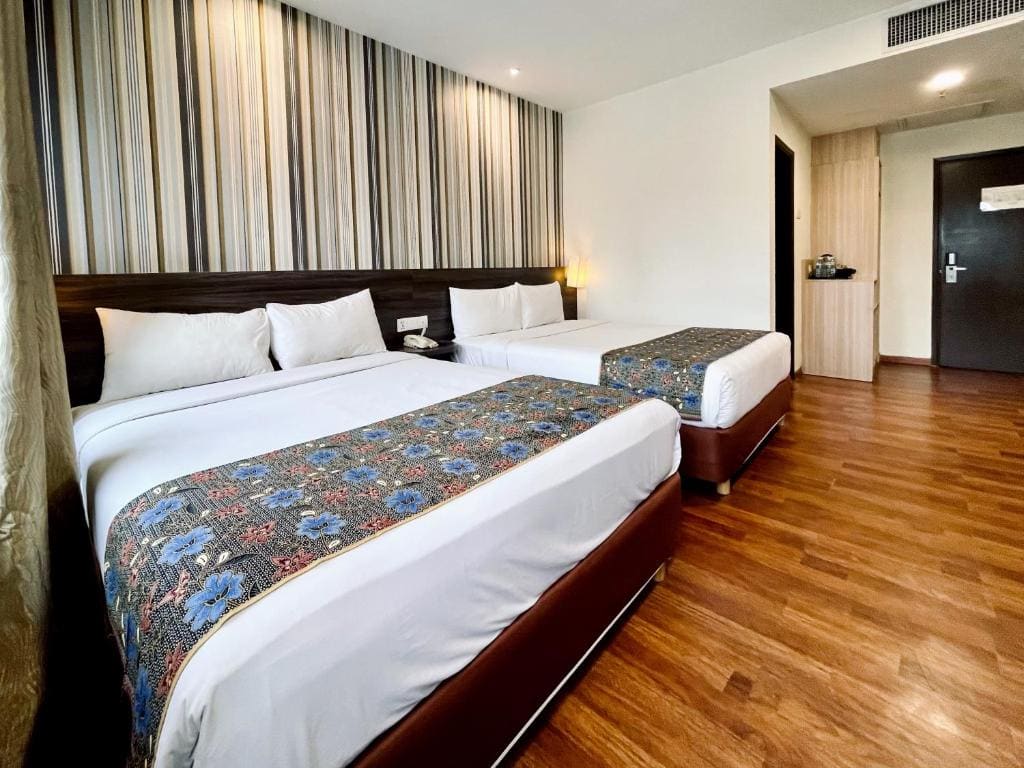 Quadruple Room with Bath room - Image 2