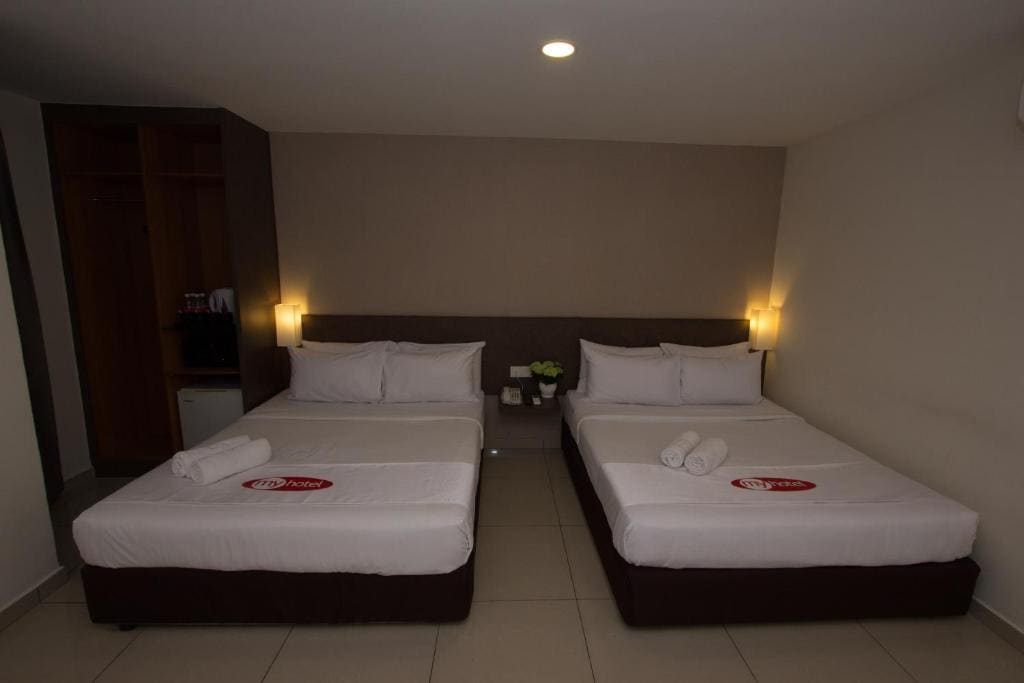 My Quadruple Room room - Image 2