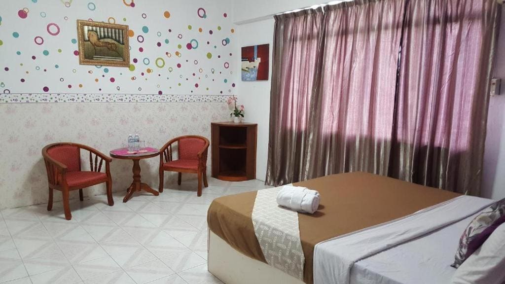 Twin Room with Shared Bathroom room - Image 1