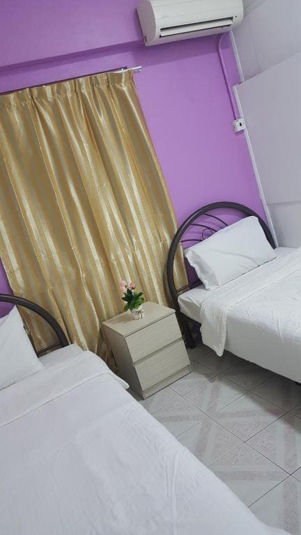 Twin Room with Shared Bathroom room - Image 2