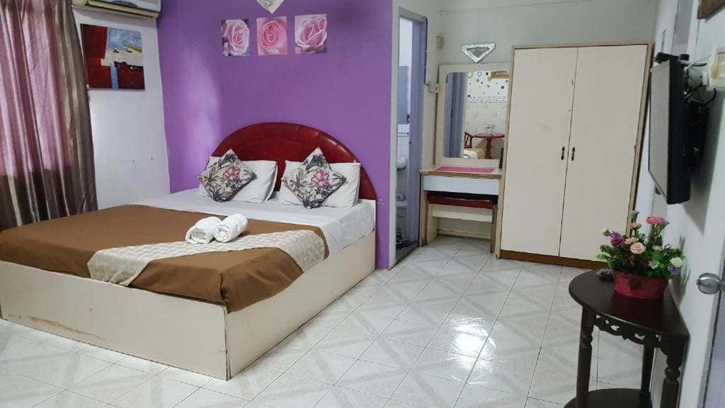 Family Room with Bathroom room - Image 2
