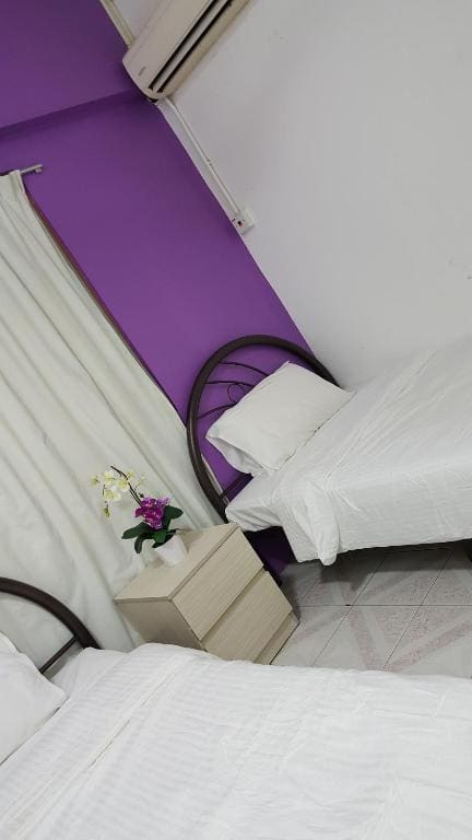 Twin Room with Shared Bathroom room - Image 3