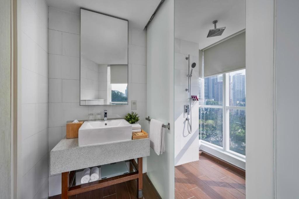 Two-bedroom Premier Suite room - Image 2