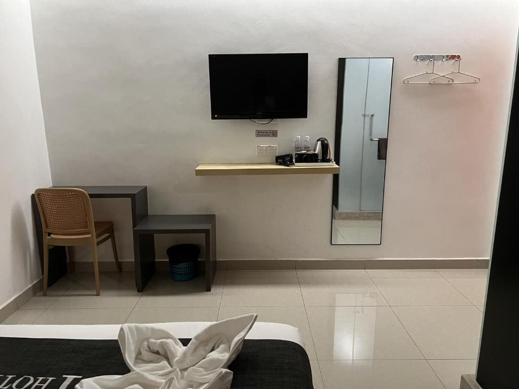 Deluxe King Room room - Image 2