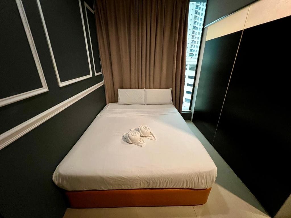 Standard Queen Room with Two Queen Beds room - Image 3