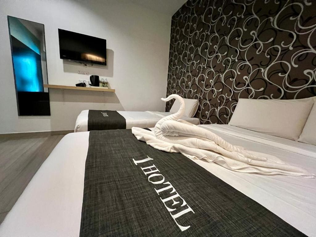 Family Room room - Image 3